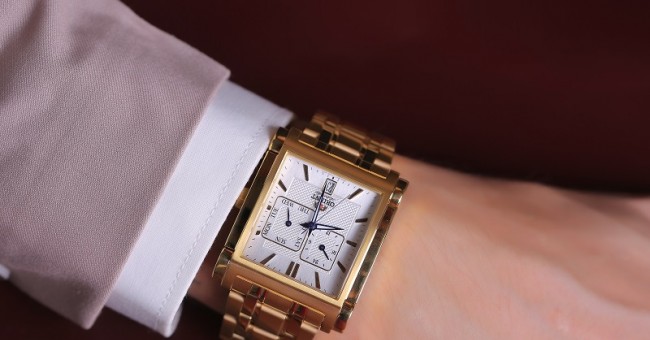 Đồng hồ nam mặt chữ nhật dây kim loại – dây da nên chọn loại nào?
