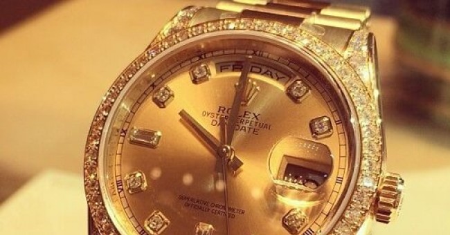 Làm sao để mua được đồng hồ nam mạ vàng 24k chính hãng?