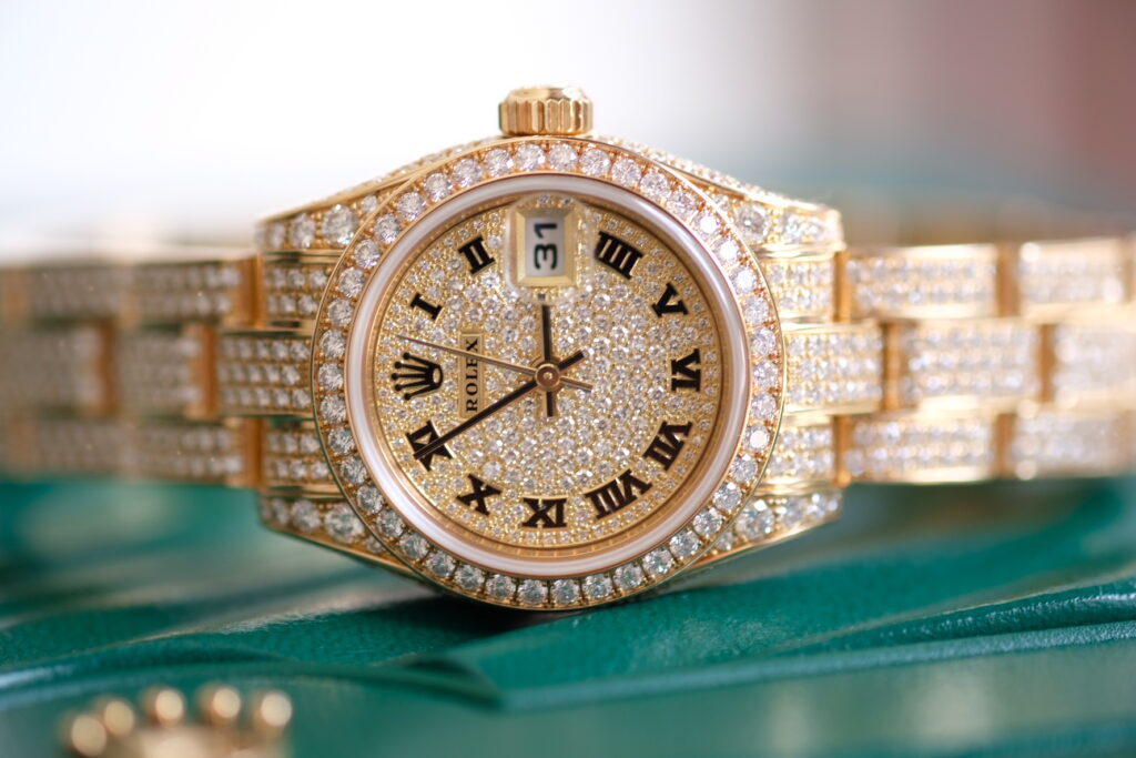 Top thương hiệu đồng hồ nữ bằng vàng 18K nổi tiếng 1