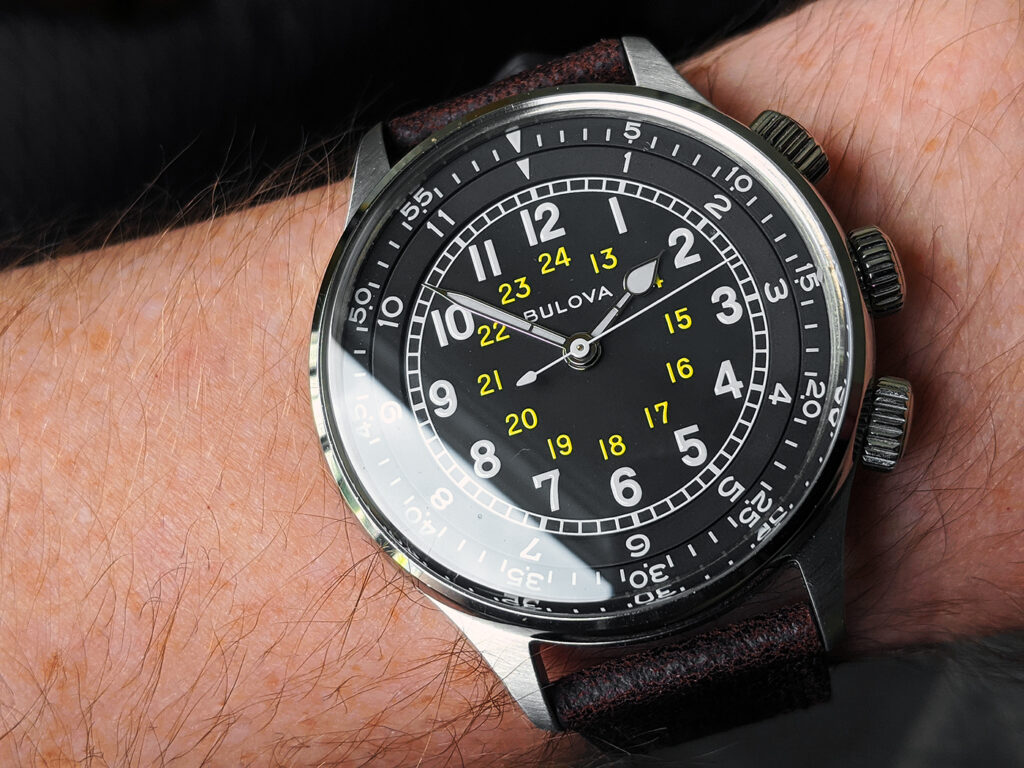 Chúc năng hiển thị giờ kép cực tiện lợi của đồng hồ dành cho phi công