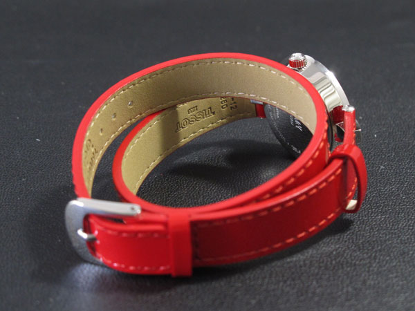 Đồng hồ Tissot 1853 nữ dây da màu đỏ thu hút nhiều sự chú ý