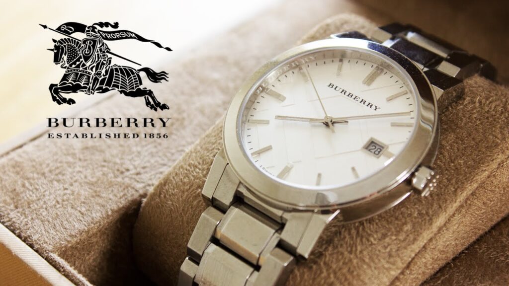 Bất kỳ mẫu đồng hồ Burberry nào cũng đều được in logo của thương hiệu