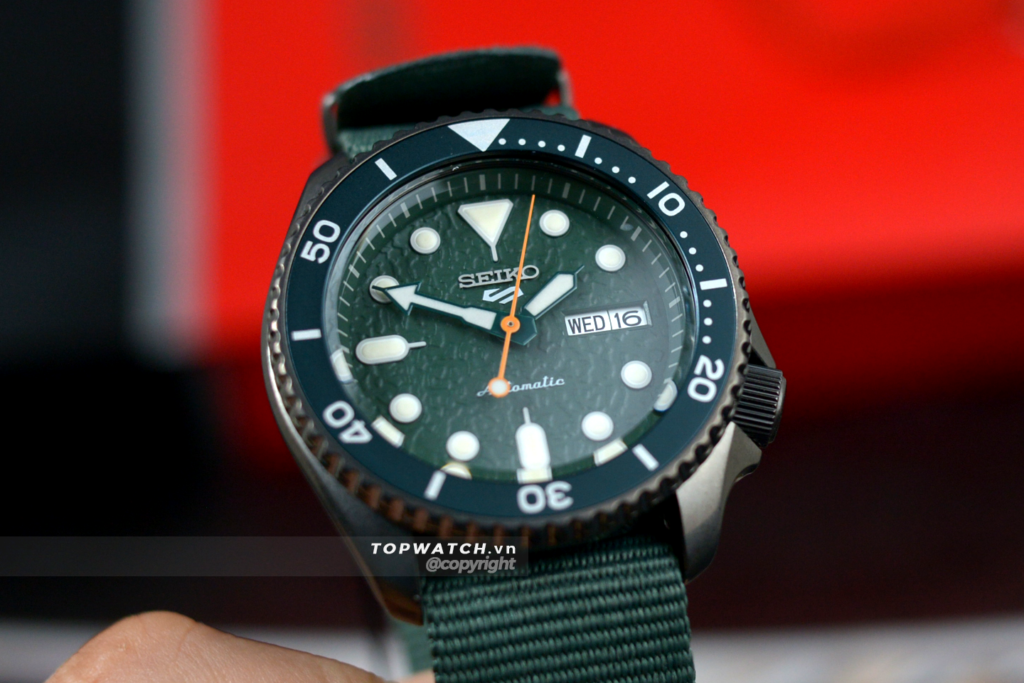 Đồng hồ chính hãng Seiko SRPD77K1S size 42.5mm là lựa chọn hoàn hảo cho người cổ tay lớn - Giá niêm yết 7.980.000 VNĐ=>Giá khuyến mãi 6.384.000 VNĐ