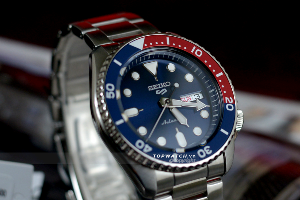 Đồng hồ chính hãng Seiko SRPD53K1S với phiên bản màu sắc nổi bật hơn - Giá niêm yết 6.980.000 VNĐ=>Giá khuyến mãi 5.584.000 VNĐ