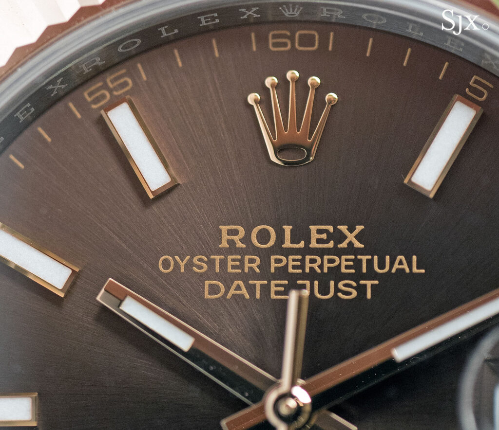 Cận cảnh mặt số đồng hồ của đồng hồ Oyster Rolex