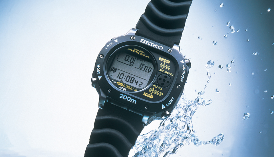 Năm 1990, với kinh nghiệm làm đồng hồ điện tử và đồng hồ lặn, Seiko đã tạo ra chiếc đồng hồ Scubamaster