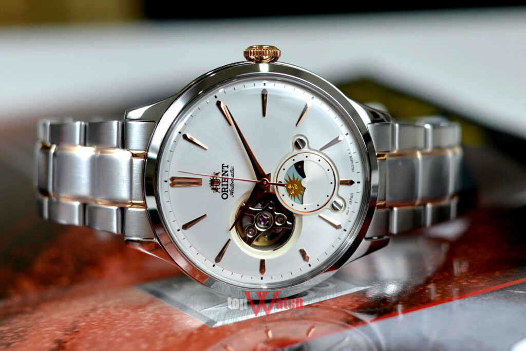Đồng hồ Orient RA-AS0101S10B phù hợp cho bạn nam khi diện áo dài 