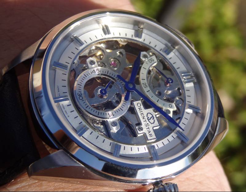 Cận cảnh thiết kế của một chiếc đồng hồ Orient Star Skeleton