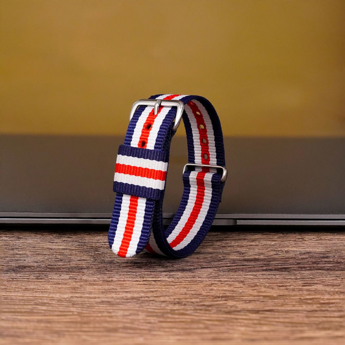 Dây vải NATO Nylon cao cấp màu xanh dương sọc trắng đỏ Dây vải NATO Nylon cao cấp màu xanh dương sọc trắng đỏ