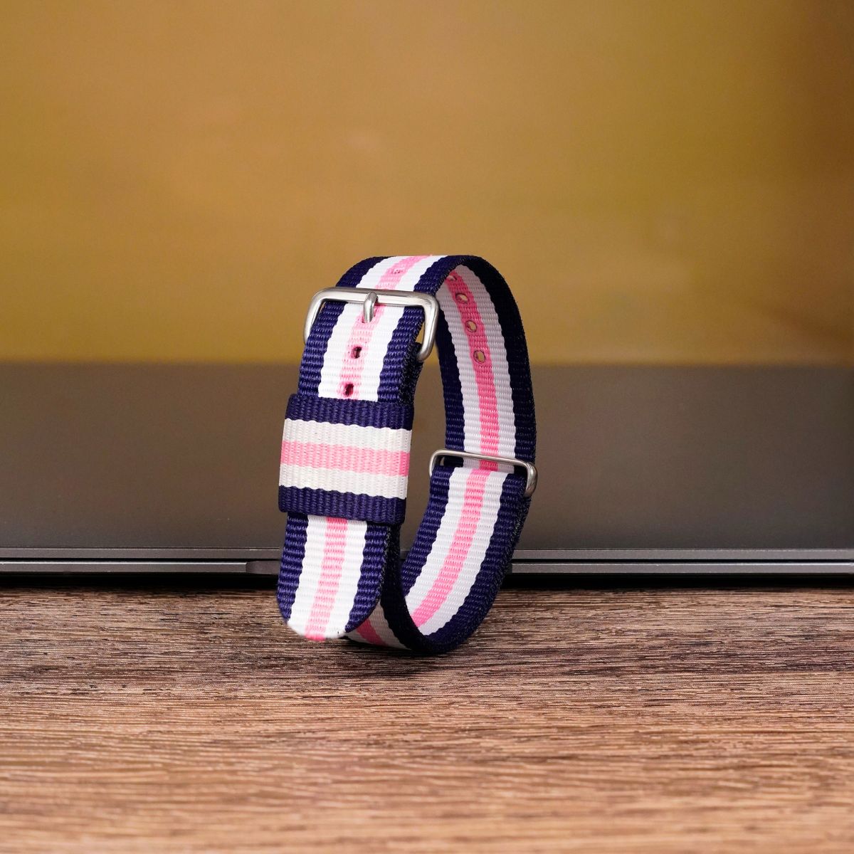 Dây vải NATO Nylon cao cấp màu xanh dương sọc trắng hồng Dây vải NATO Nylon cao cấp màu xanh dương sọc trắng hồng
