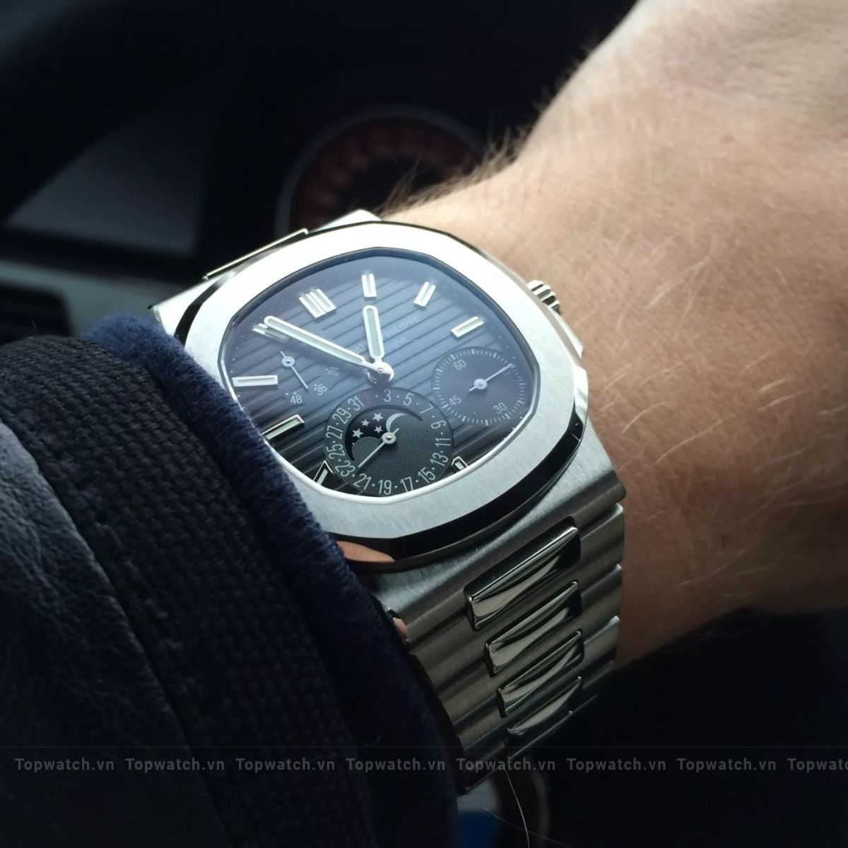 Patek Philippe 5712/1A-001 Nautilus Watch 40x38mm