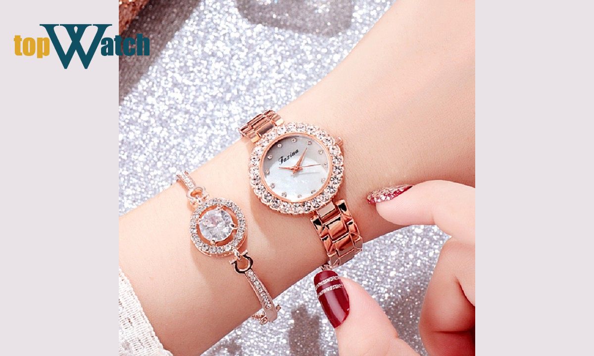 Mix đồng hồ với vòng tay đính đá
