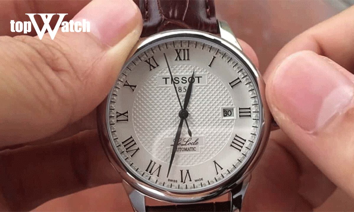Lên dây cót thường xuyên để đồng hồ cơ hoạt động trơn tru và chính xác