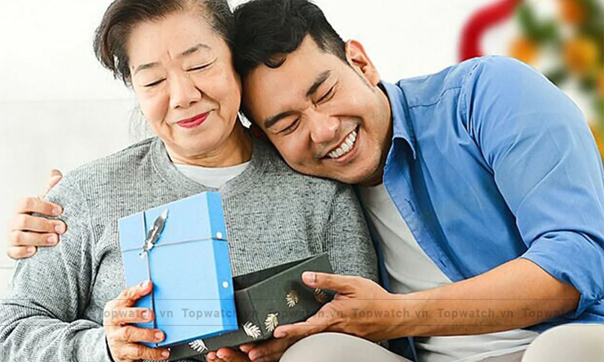 tặng đồng hồ cho người cao tuổi