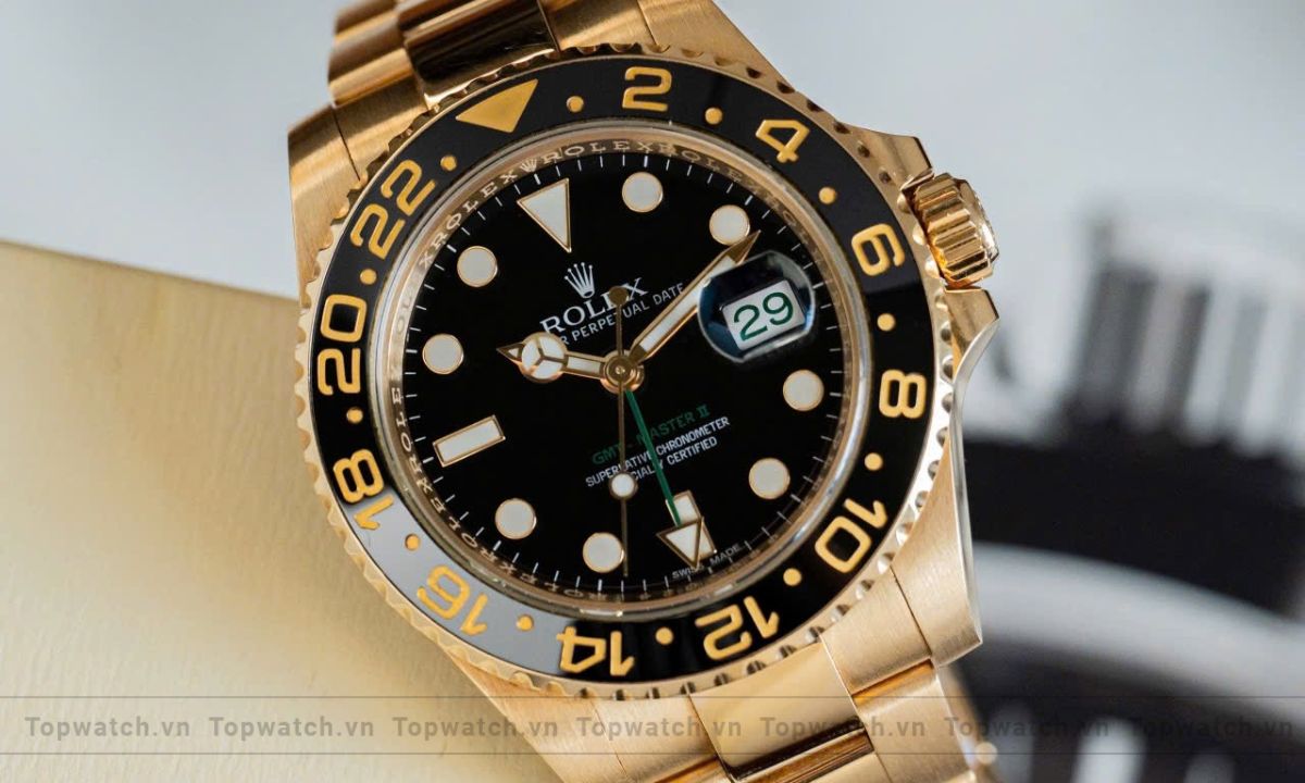 Vòng bezel Greenwich Mean Time trên đồng hồ Rolex GMT-Master II