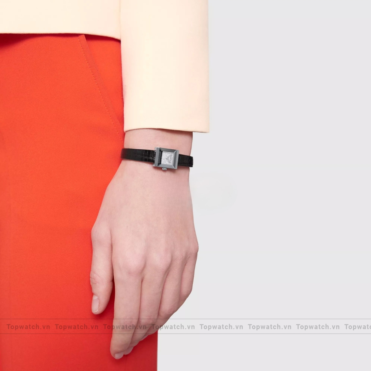 Gucci G-Frame YA128530 Diamond Watch 14 x 18mm