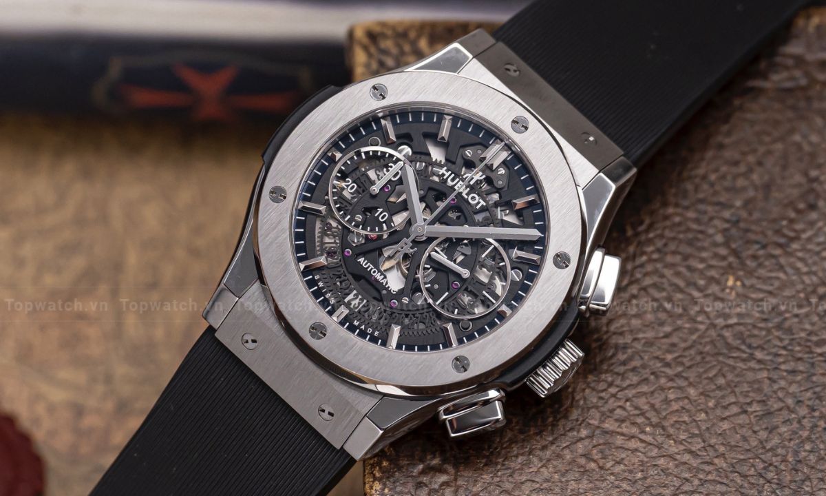 10 mẫu đồng hồ hublot lộ cơ ấn tượng, độc đáo và thu hút nhất Đồng hồ Hublot Classic Fusion Aerofusion Titanium 525.NX.0170.RX