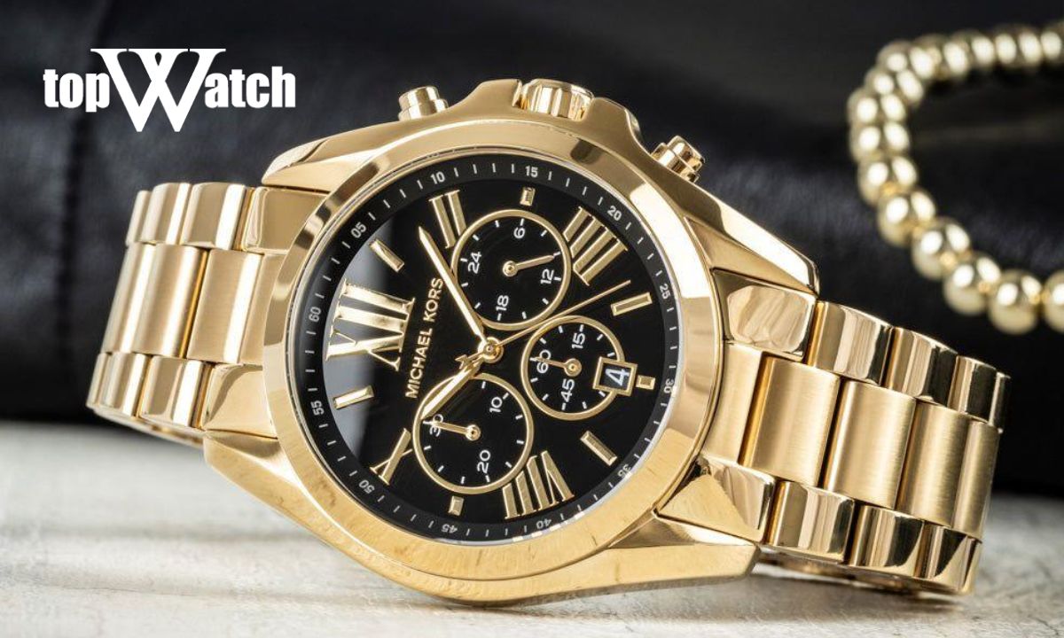 Đồng hồ Michael Kors thường kết hợp máy quartz Nhật Bản với kính khoáng, vỏ thép không gỉ