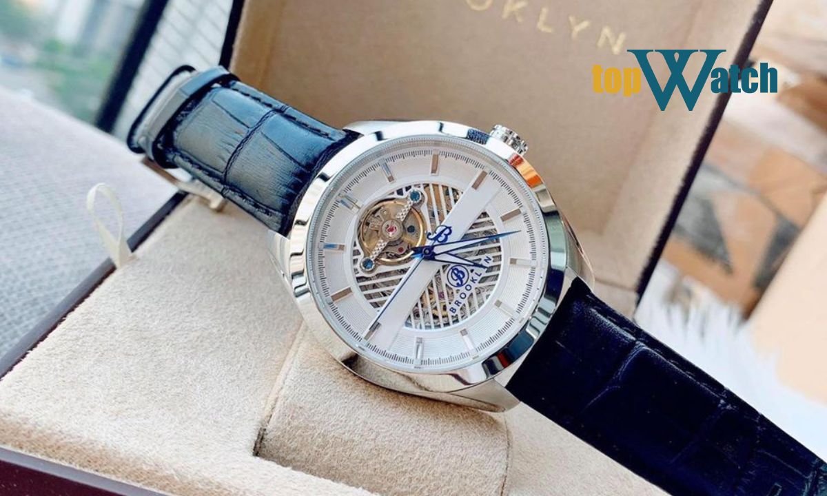 Đồng hồ Brooklyn lộ cơ sẽ được hoàn thiện ở mức vừa phải, khó có thể sắc sảo hay chạm khắc tinh vi