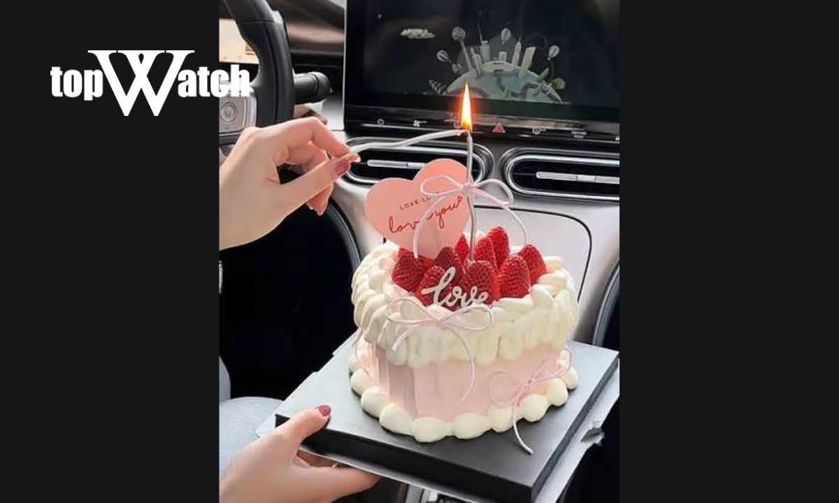 30+ món quà Valentine cho người yêu ý nghĩa, tinh tế và độc đáo Bánh kem dâu tây